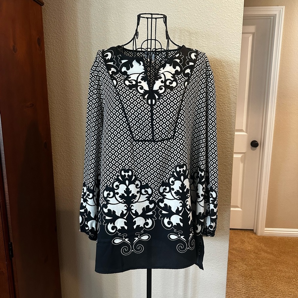 Chic Black and White Patterned Blouse